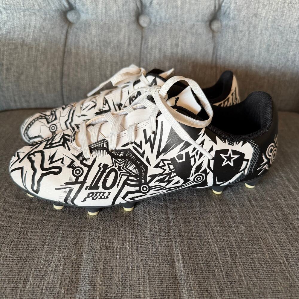 Puma Tacto II Kids Soccer Cleats Christian Pulisic Graffiti Black White SZ 4.5